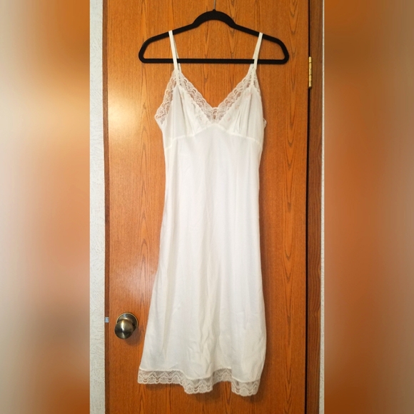 Windy Rose Vintage Slip Size 38 - Picture 1 of 3